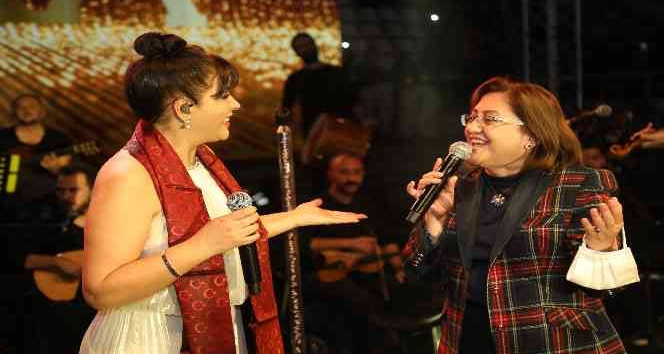 Başkan Fatma Şahin, Zara ile düet yaptı