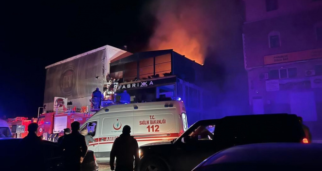 Artvinde müşterek kafede çıkan yangında 8 insan yaralandı