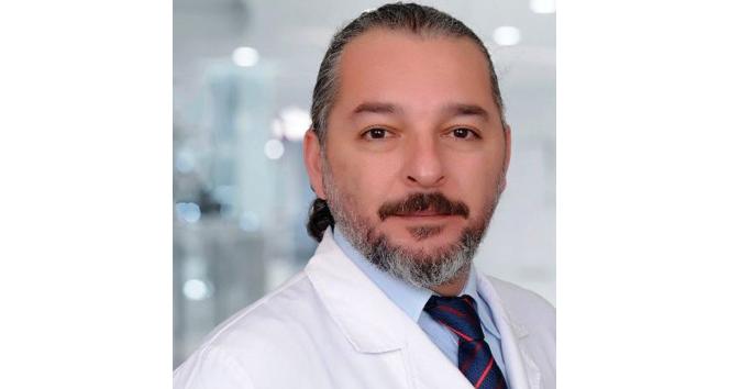 Başına saçma isabet eden doktor ağır yaralandı