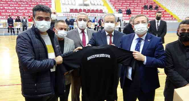 Yozgat’ta amatör spor kulüplerine malzeme desteği yapıldı