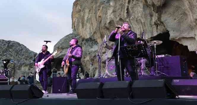 Gece Yolcuları, Frig Vadisi’nde sahne aldı
