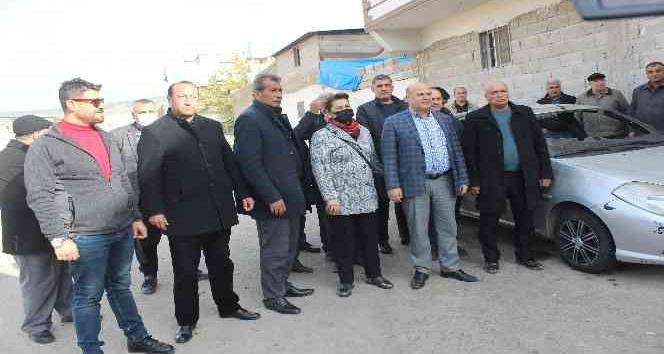 Otomobili kundaklanan muhtara destek