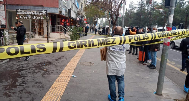 Diyarbakırda adliye çıkışı arazi kavgası: 1 ölü, 3 yaralı