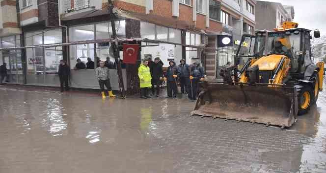 Biga Belediyesi ekiplerinden kuvvetli yağışa anında müdahale