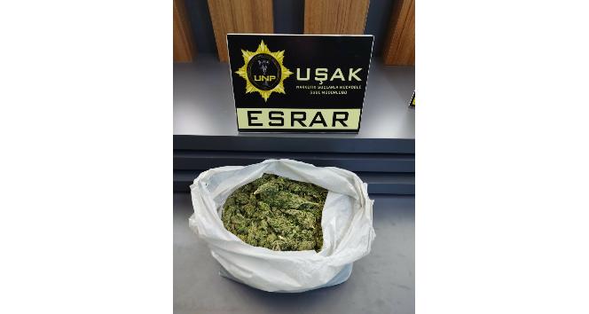 755 gram esrarla yakalanan 2 şüpheli serbest bırakıldı