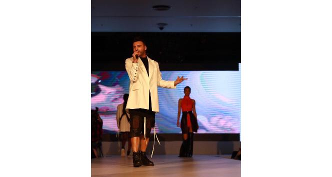 Emre Kaya bu kez podyumda