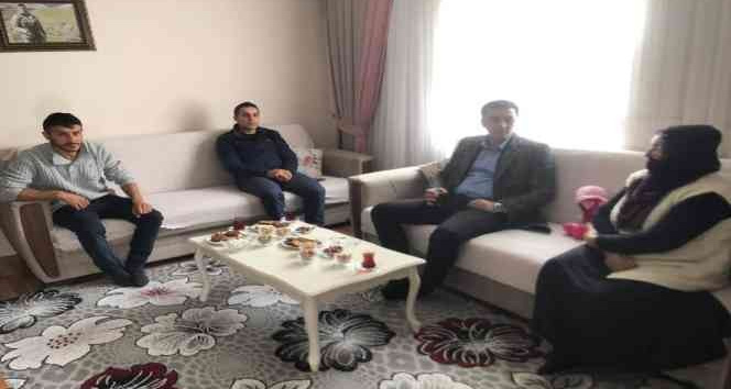 Yedisu Kaymakamı Mehmet Kaya, şehit yakınlarıyla bir araya geldi