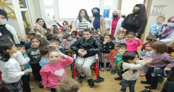 Minik öğrenciler ebru sanatıyla engeli aştı