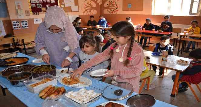 Şırnaklı öğrenciler Yerli Malı Haftası geleneğini sürdürüyor
