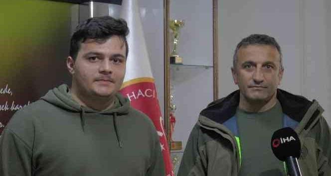 Baba-oğul aynı üniversitede eğitim görüyor