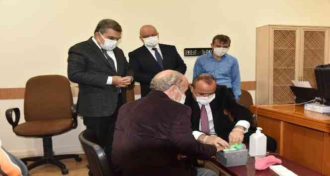 Karaman’da huzurevi sakinleri yeni kimlik kartlarına kavuşuyor