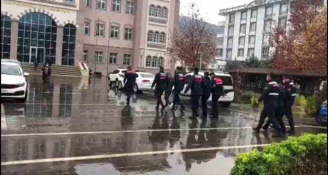 Sahte polisler jandarmaya yakalandı