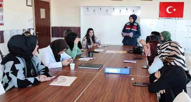 Nevşehir’de kadınlara KADES uygulaması anlatıldı