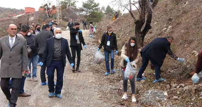 Üniversite öğrencilerinden anlamlı davranış