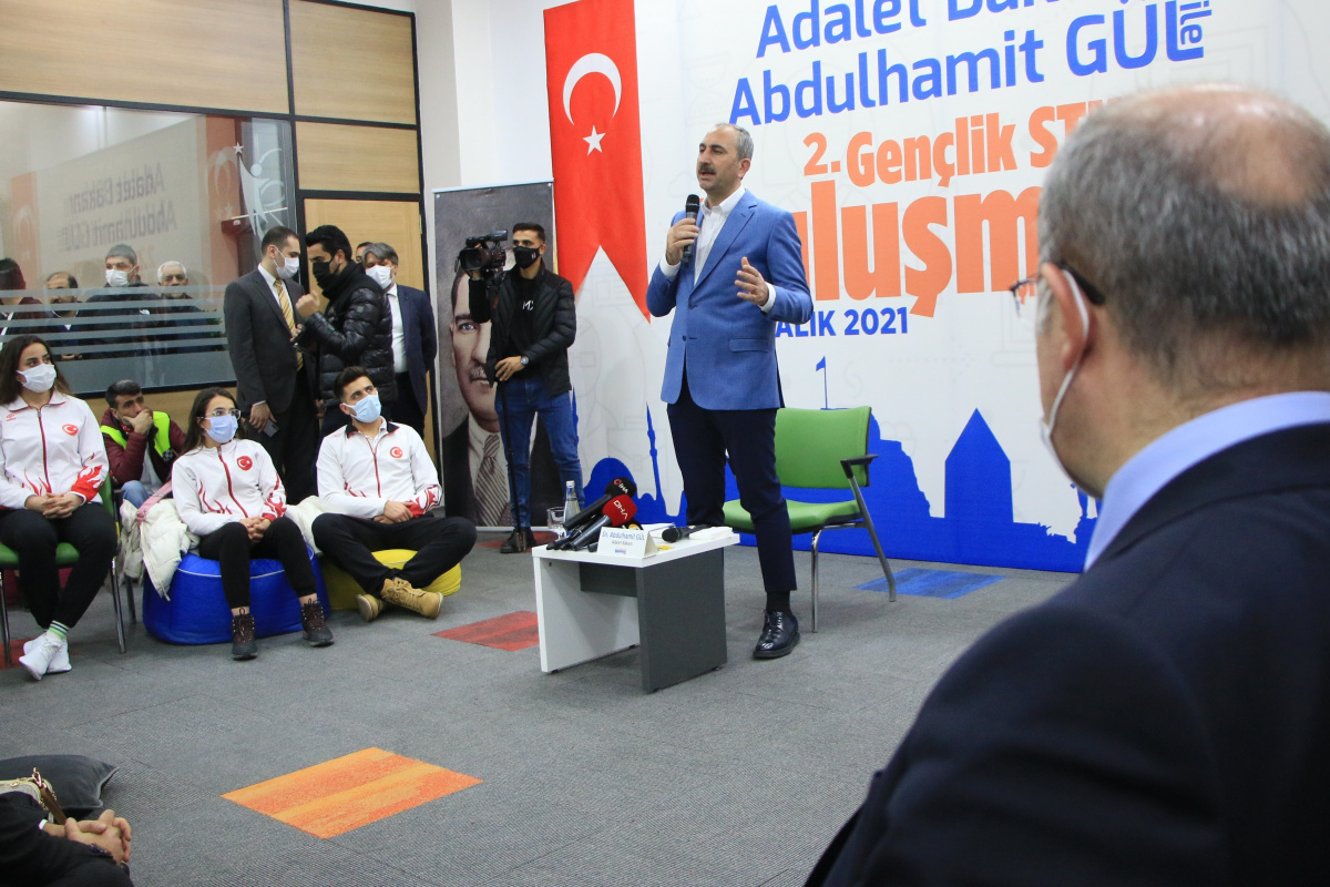 Adalet Bakanı Gül: 'Türkiye’de demokrasi mücadelesi çok büyük bedeller ödenerek verildi'