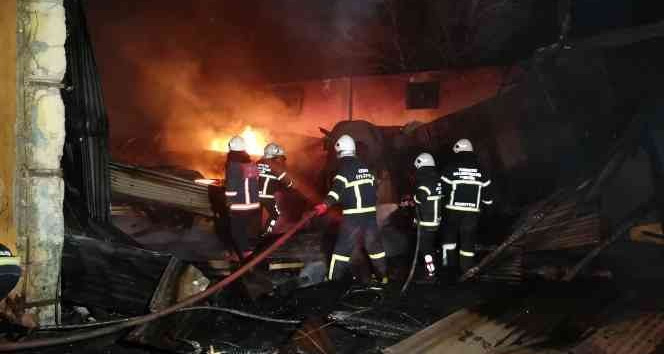 Tokat’ta palet fabrikasında yangın