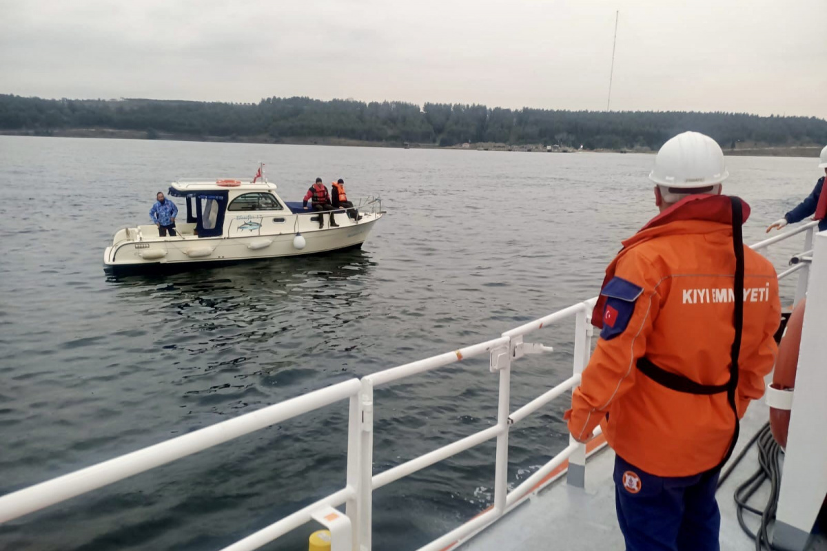 Çanakkale Boğazı&#039;nda arızalanan tekne kurtarıldı
