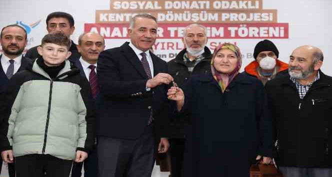 Sultangazi’de kentsel dönüşüm projesi ile 30 aile ev sahibi oldu