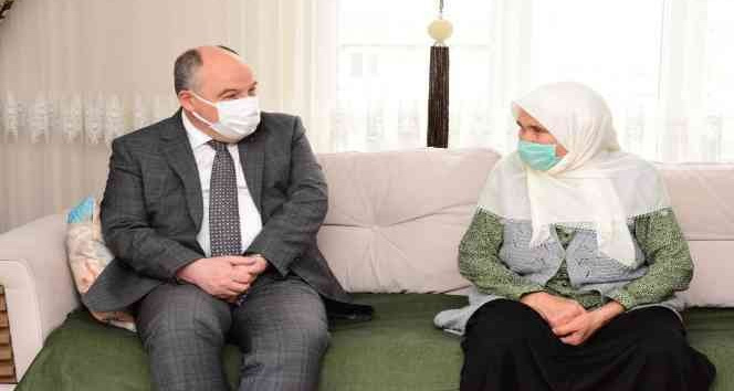 Vali Coşkun’dan şehit ailelerine ziyaret