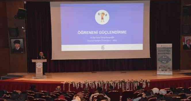Öğretmenlere  "Öğreneni Güçlendirme" konulu konferans verildi