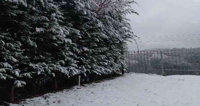 Turgutlu’nun yüksek kesimlerine kar yağdı