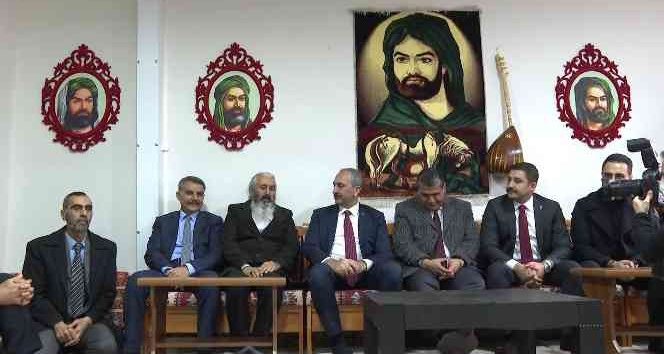 Adalet Bakanı Gül cemevini ziyaret etti: “Biz hep birlikte Türkiye’yiz”