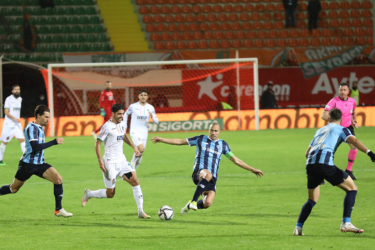 Adana Demirspor, Alanyaspor&#039;u 3-1&#039;le geçti