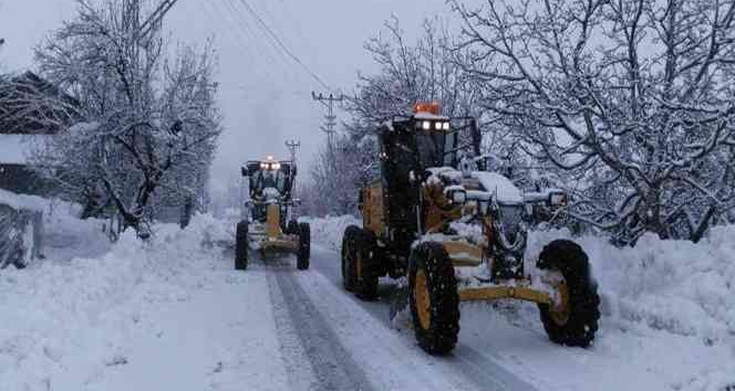 Mersin’de karda mahsur kalan vatandaşlar kurtarıldı