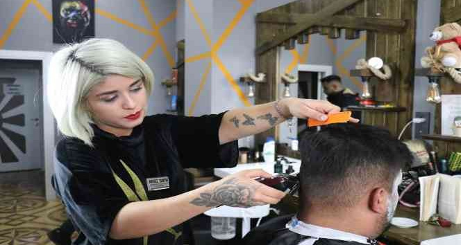 Malatya’nın tek kadın erkek kuaförü