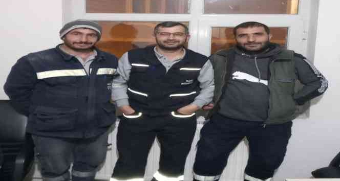 Kar ve tipide 2 saat mahsur kalan VEDAŞ ekibi kurtarıldı
