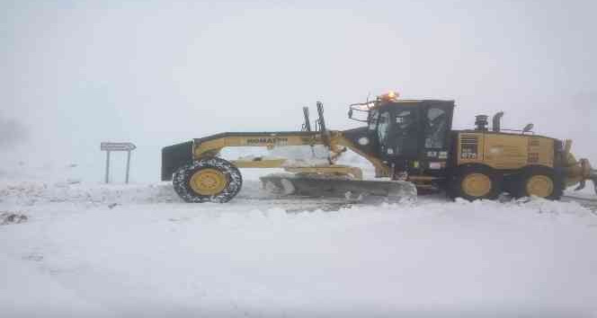 Kırşehir mevsimin ilk kar yağışı ile tanıştı