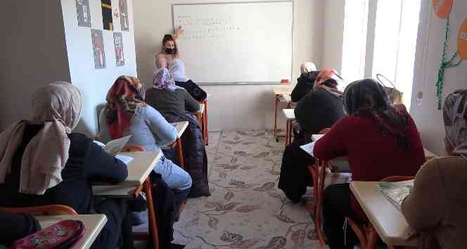 “Okumanın yaşı yoktur” diyerek yola çıkan örnek kadınlar