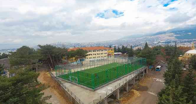 Altı pazar yeri üstü halı saha