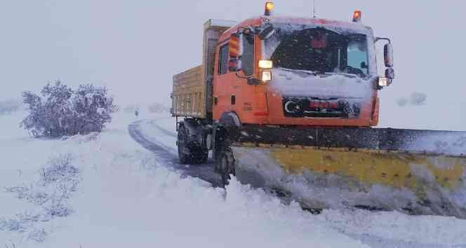Kırıkkale’de karla mücadele: 24 köyün yolu ulaşıma açıldı