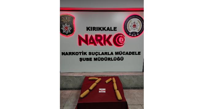 Narkotik köpeği "Adam" buldu: Bantla sarılı uyuşturucu bagajdan çıktı