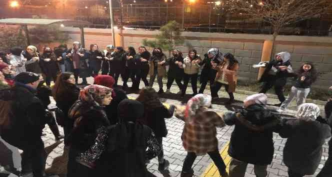 KYK Yurdunda kalan üniversite öğrencilerine final sınavı öncesi moral etkinliği