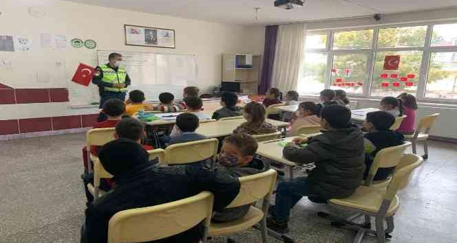 Öğrencilere trafik eğitimi