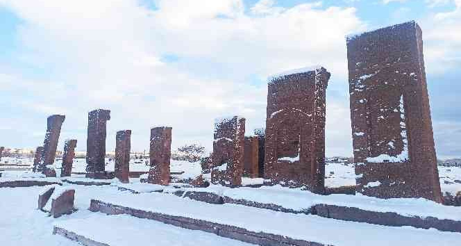 Ahlat’ta kar yağışı