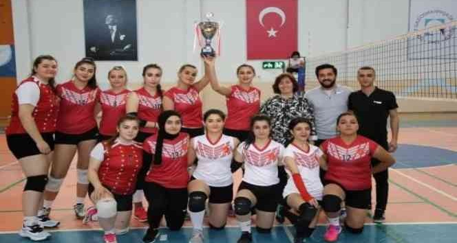 NEVÜ Kadın Voleybol Takımı 1. Lig’e Yükseldi
