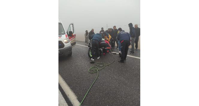 Ayağı motosiklet tekerine sıkışan sürücü itfaiye ekipleri tarafından kurtarıldı