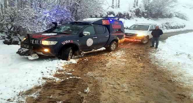 Köyde doğum sancısı tutan kadın, 6 saat süren çalışma sonrası hastaneye ulaştırıldı