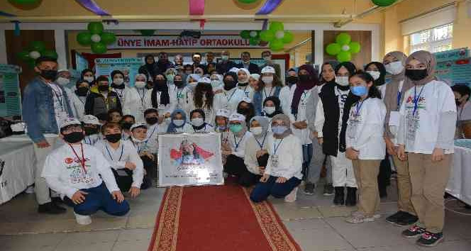 Öğrenciler bilim fuarında buluşlarını sergiledi