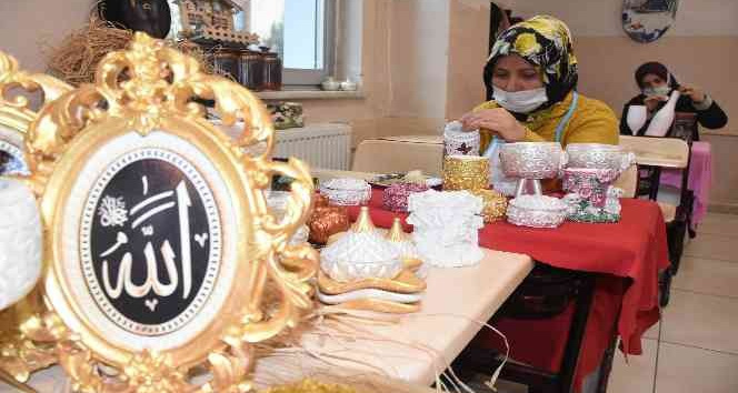 Hem moral depoluyor hem de bütçeye katkı sunuyorlar