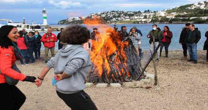 Dev ateş yakıldı, halaylar çekildi, "Nartugan" Bodrum’da kutlandı