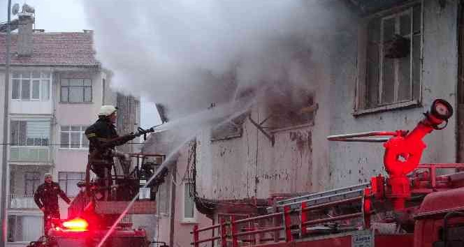 Tokat’ta ahşap evde korkutan yangın