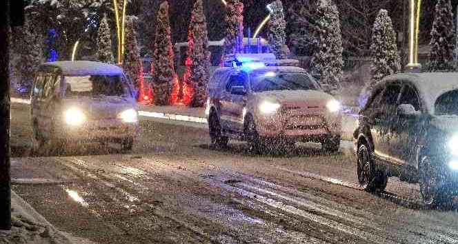 Tokat’ta kar yağışı ve buzlanma ulaşımda aksamalara neden oldu
