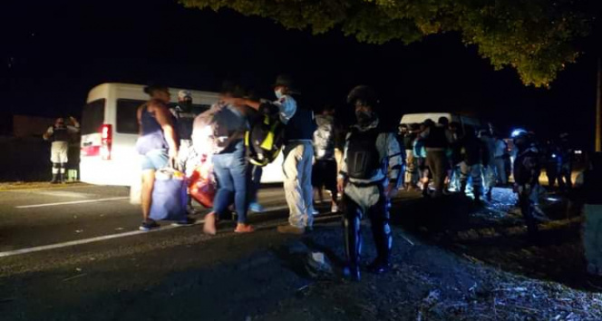 Meksikada minibüs konvoyundan 114 gümrüksüz göçmen çıktı