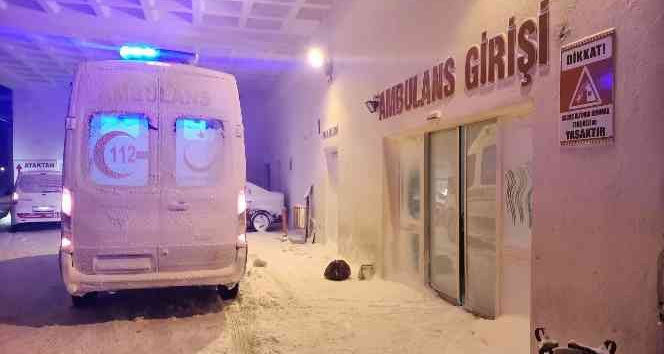 Tatvan’da iki otobüsün devrildiği kazada yaralanan 35 kişi hastanelere sevk edildi
