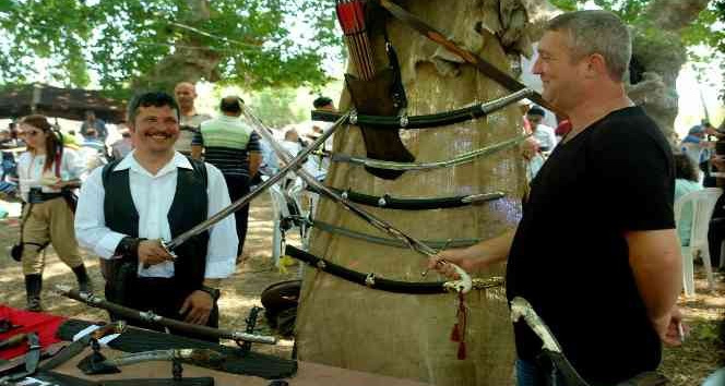 Burak Özçivit’in kılıcı Bandırma’dan