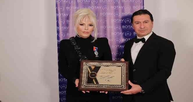 Süperstar Ajda Pekkan gözyaşlarını tutamadı